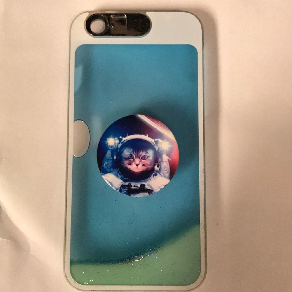 Glow in dark iPhone 6 case with pop socket.