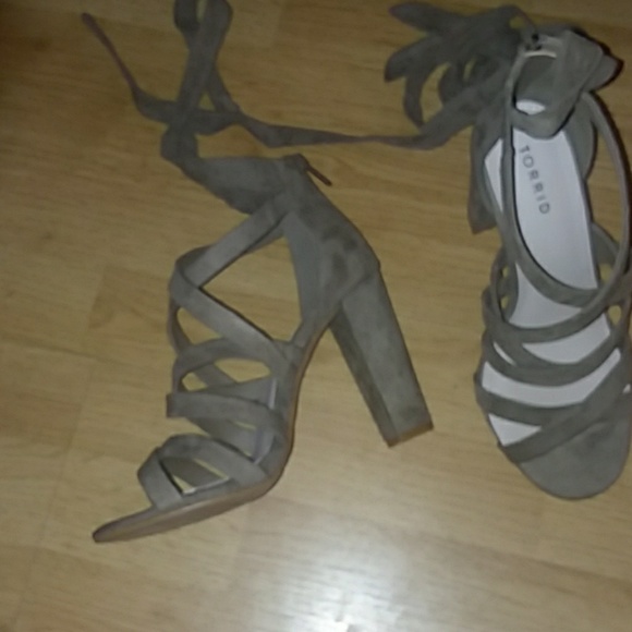 Heels - Picture 2 of 3