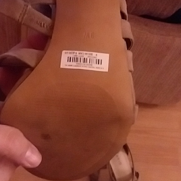 Heels - Picture 3 of 3