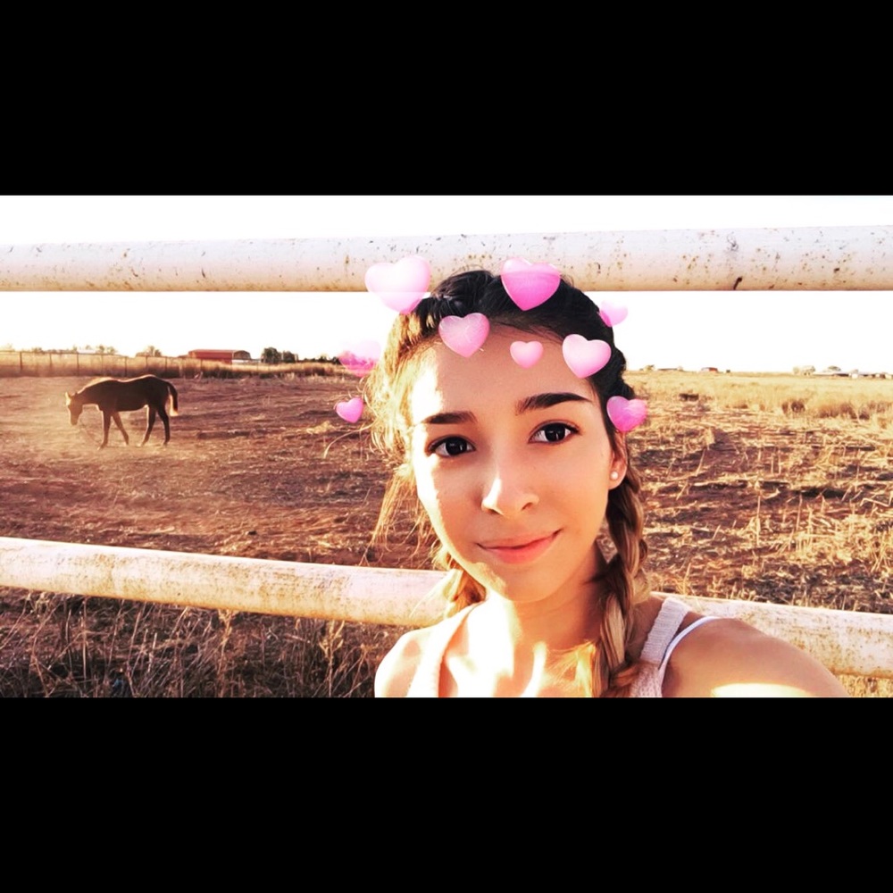 Meet your Posher, Carolina