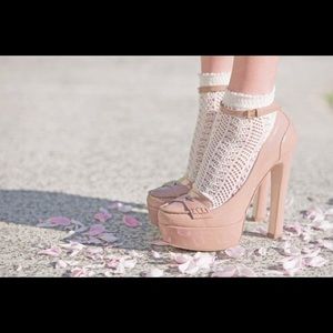 Nude Patent leather ankle strap pump