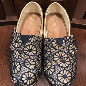 Kids toms size 11