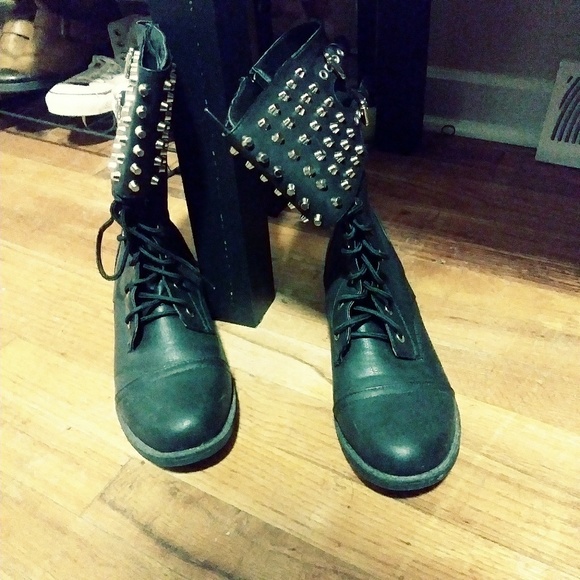 SOLD Dream Pair Black Boots - Picture 2 of 2