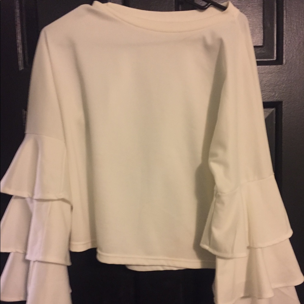 White ruffle sleeve bell shirt. Trendy and stylis