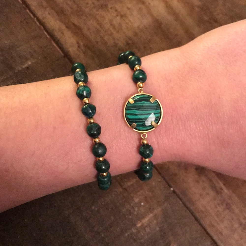 Set of 2 stretchy jade green bracelets
