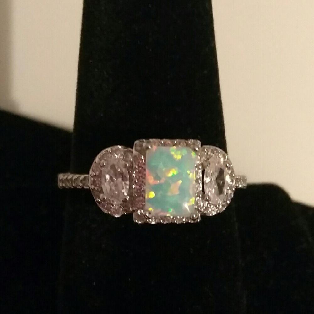 💕SALE💕 Gorgeous Opal Ring