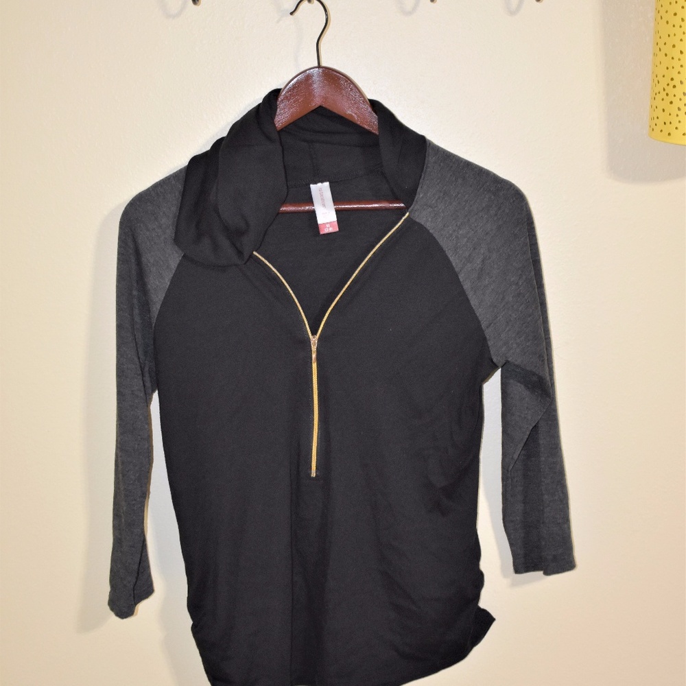 Black & Gray Zippered Blouse