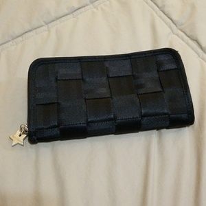 LIKE NEW Harvey black zip up wallet