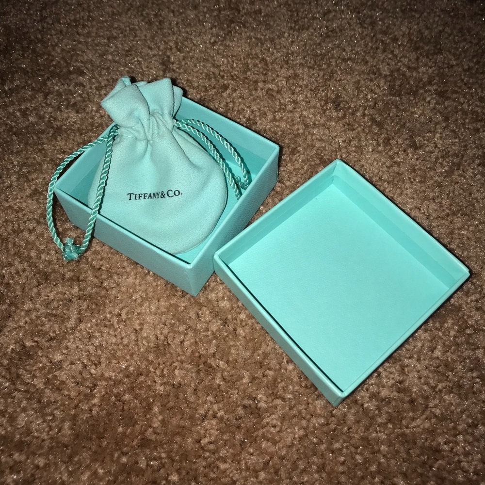 Dust bag and box