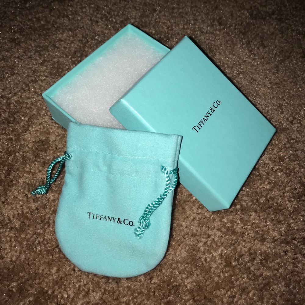 Dust bag and box