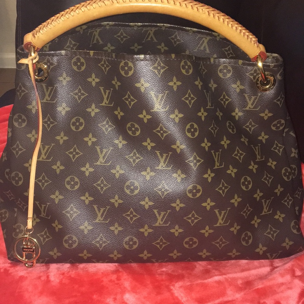 Authentic Louis Vuitton Artsy MM