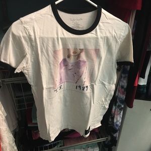Taylor swift T-shirt