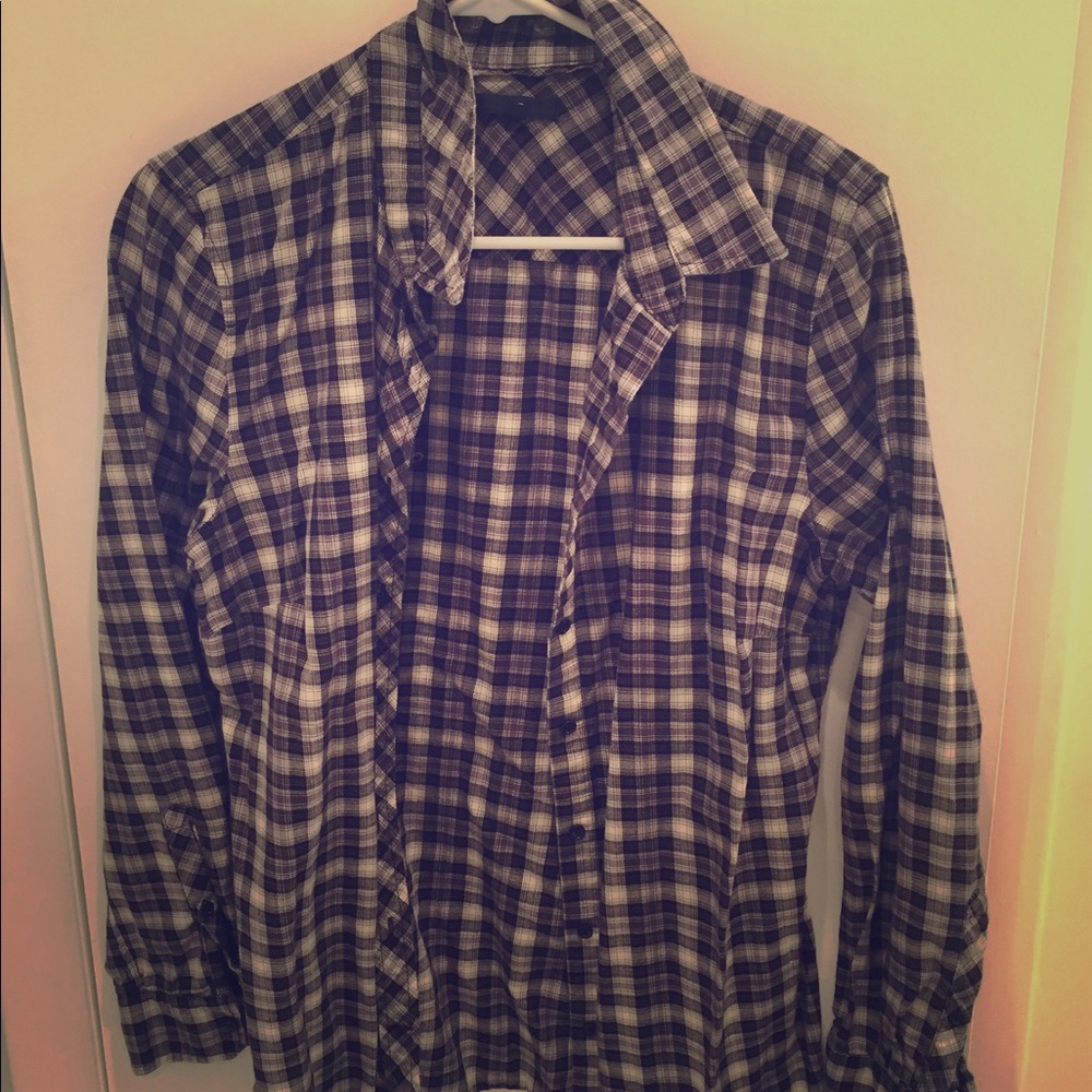 Black/white plaid shirt