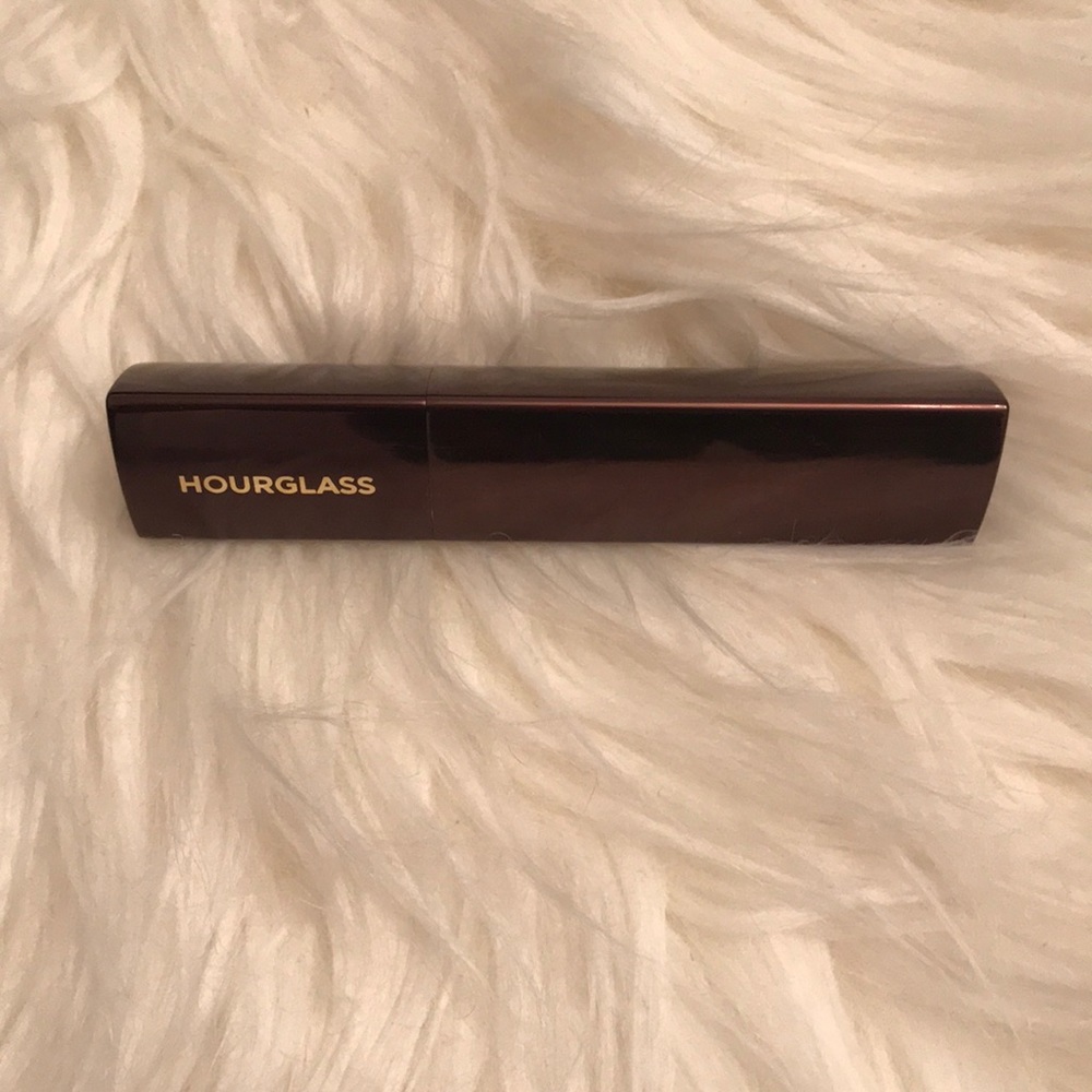 Hourglass foundation