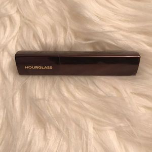Hourglass foundation