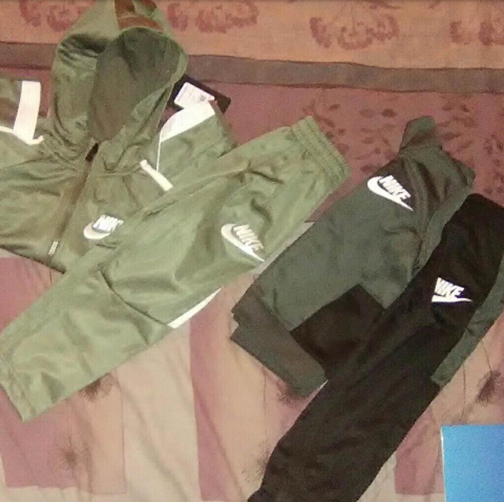 Nike sweatsuits