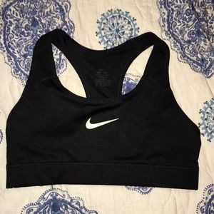 black nike sports bra!!