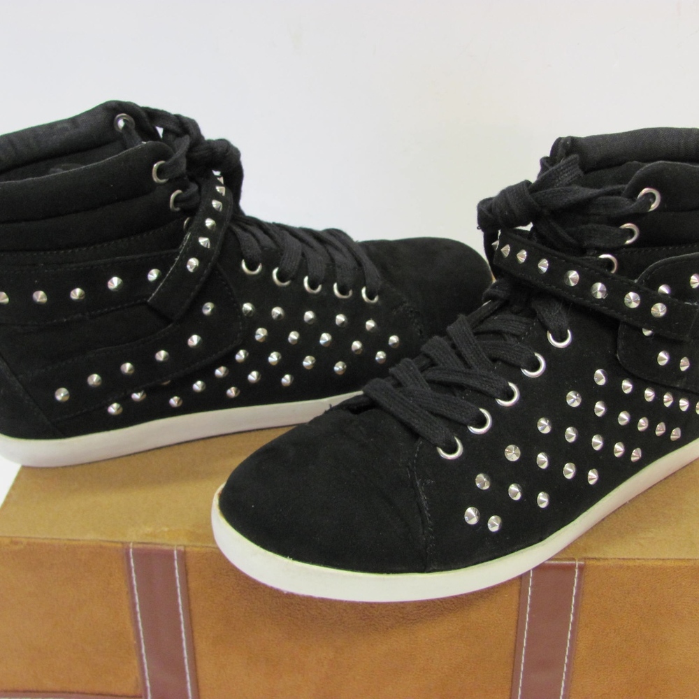 Darlling Athletic Shoes - Picture 2 of 8