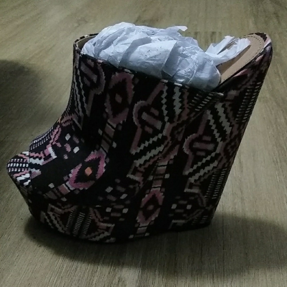 Wedge shoes