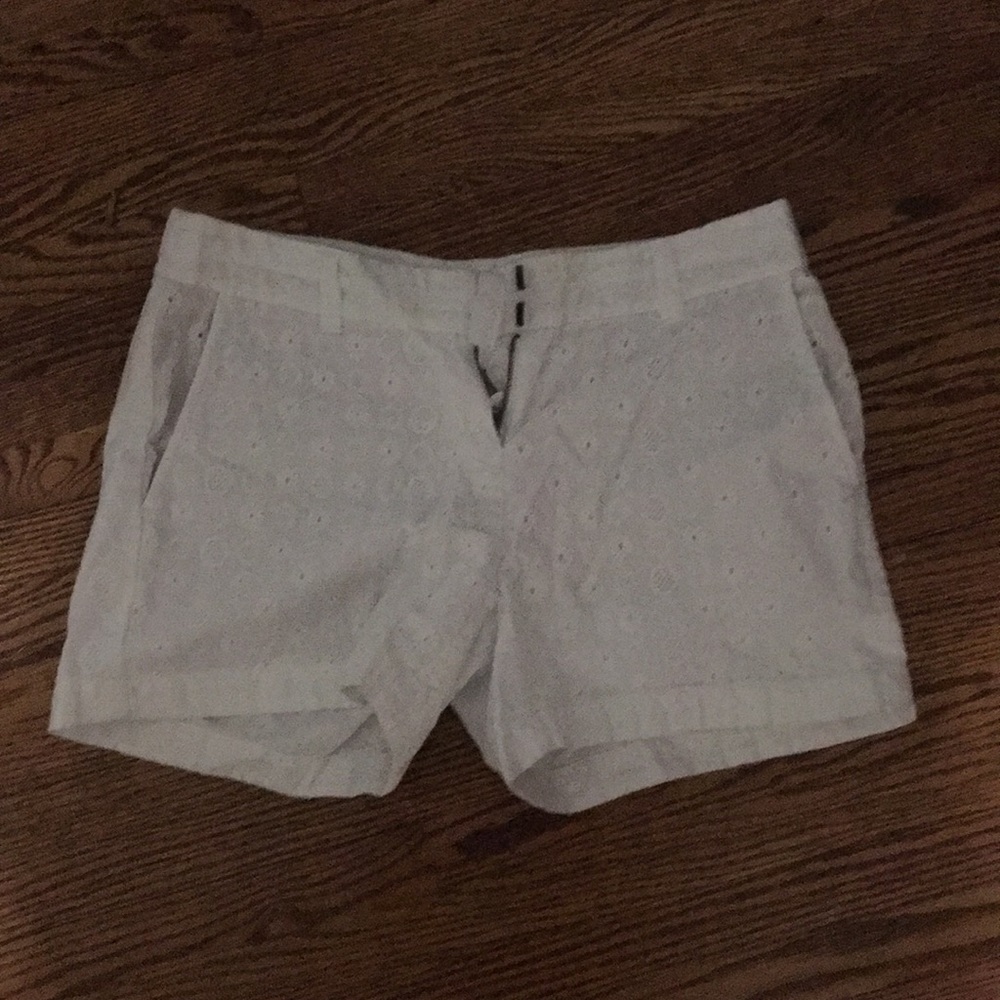 White size 0 eyelet loft short