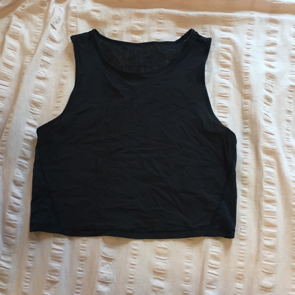 Lululemon crop top size 4 with mesh back