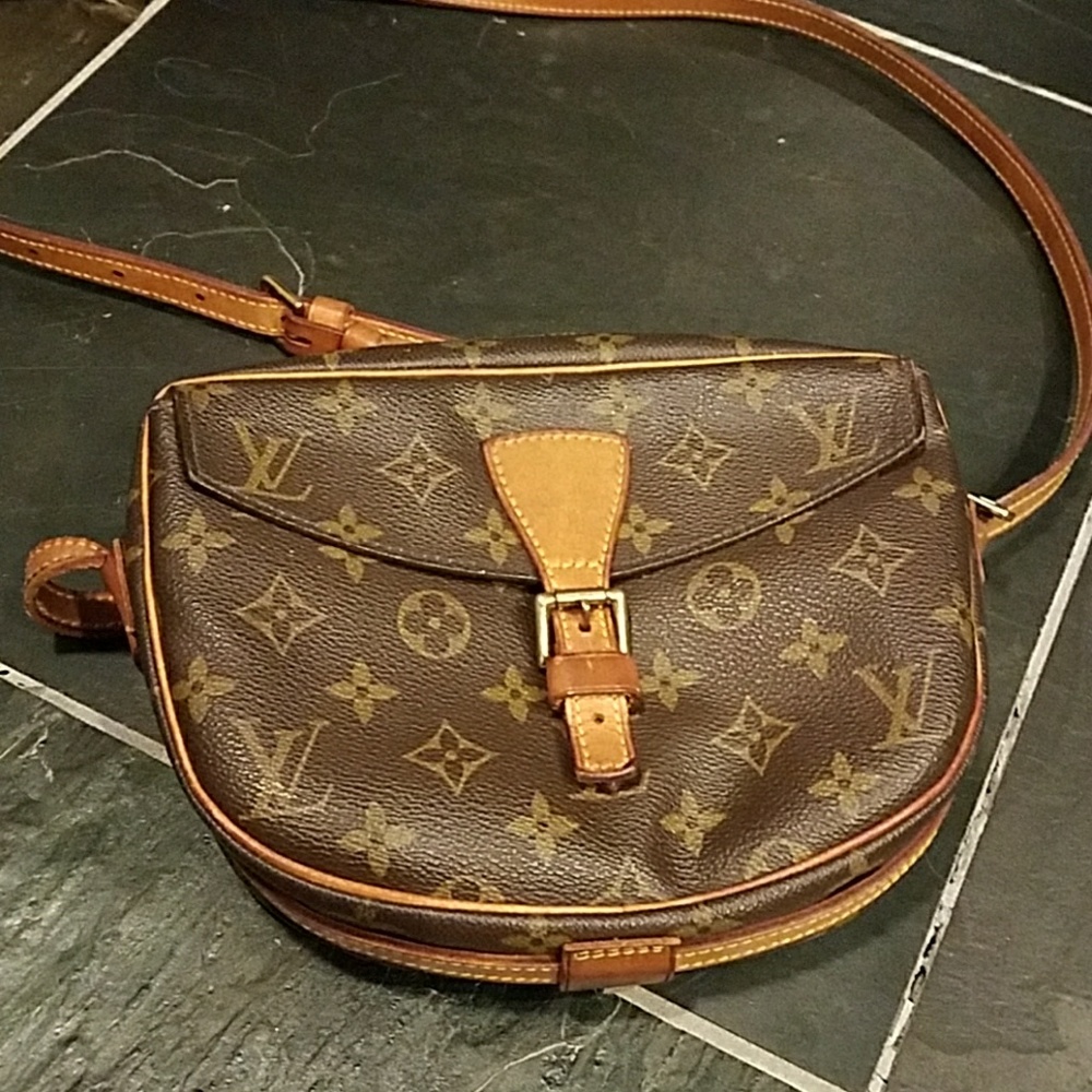 Louis vuitton small cross body