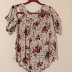 Colorful top with shoulder cutoff size XL