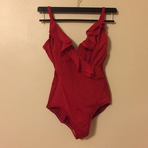 Flirty red one-piece bathing suit! 😍🌹