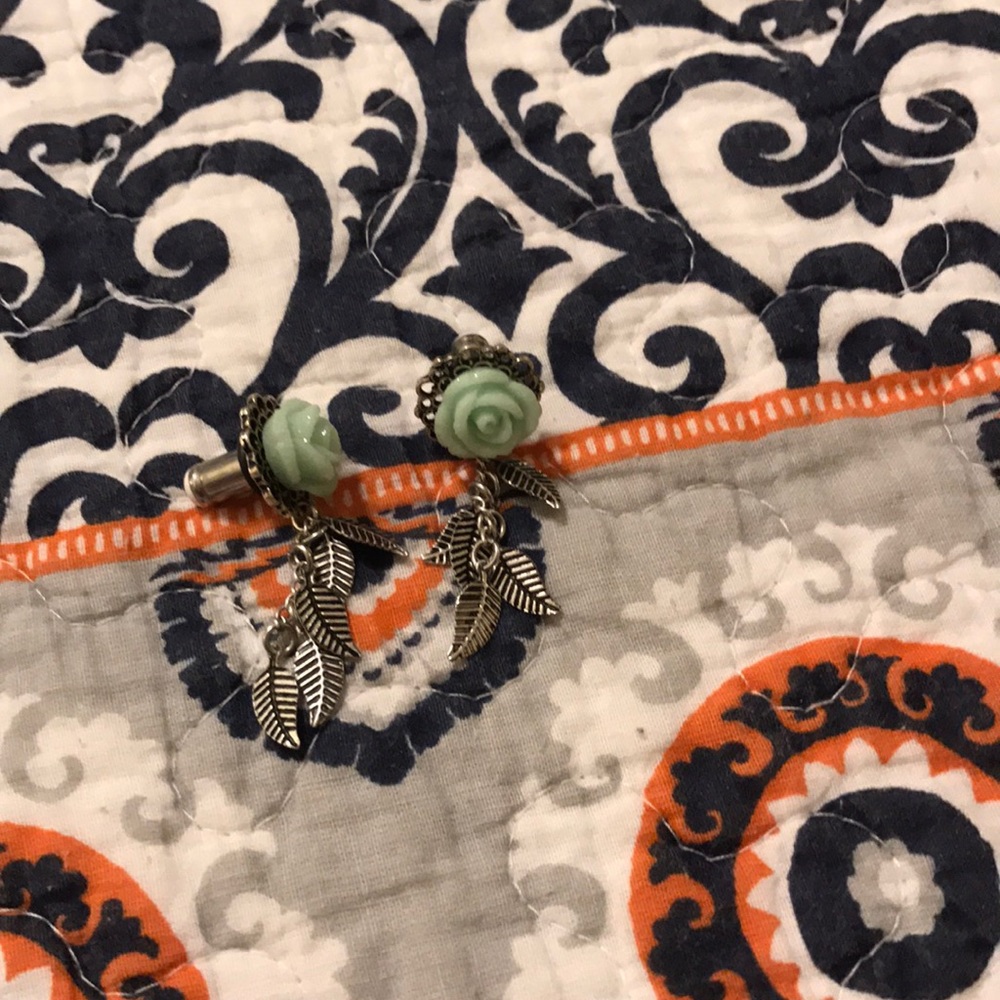 2g earrings