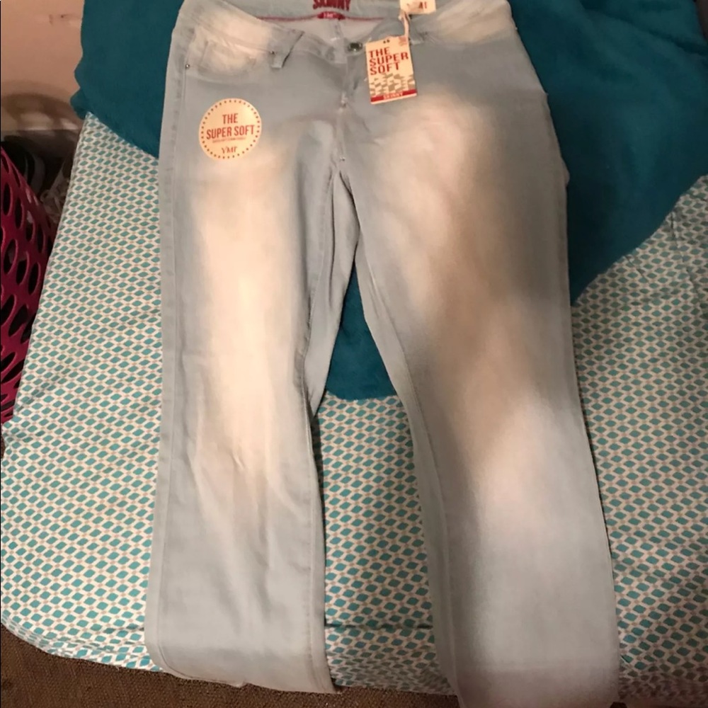 Light wash skinny jeans