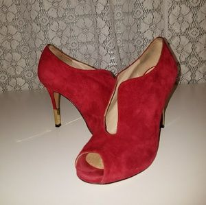 Red suede Pour La Victoire heels