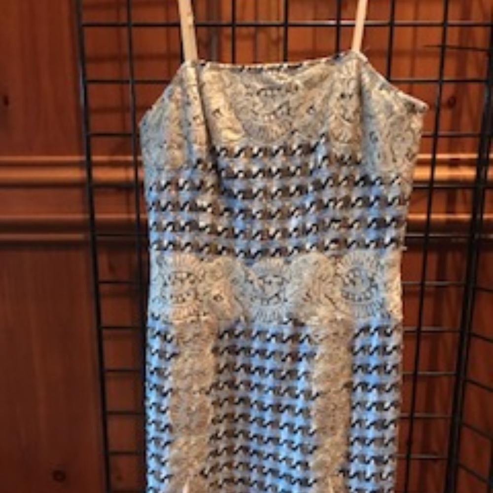 Sleeveless Hounds Tooth Midi Dress