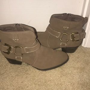 Gray/tan Cliffs by White Mountain booties
