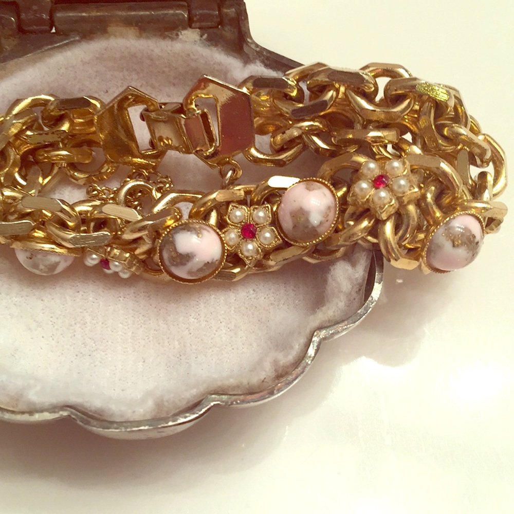 Vintage Bracelet With Stones and Pearls