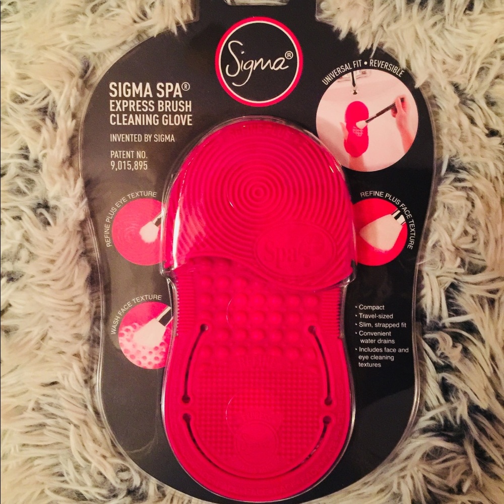 Sigma Spa express brush cleaning glove