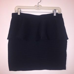 Super comfy & form fitting black peplum skirt 🌹