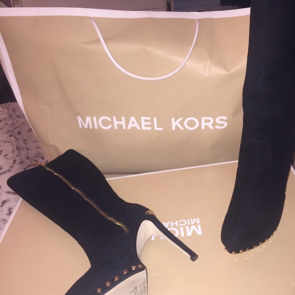 Michael Kors Black suede boots size 6 - Picture 2 of 2