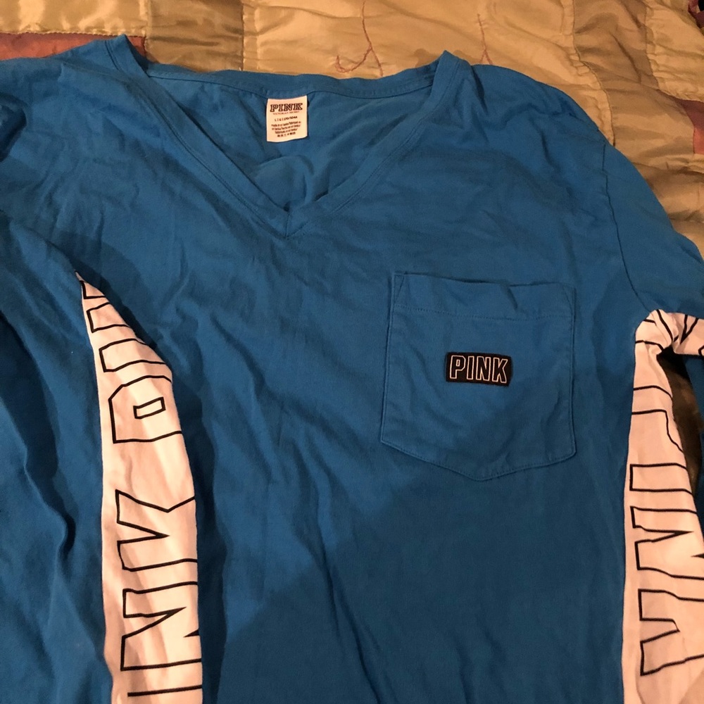 VS Pink T-shirt. Large
