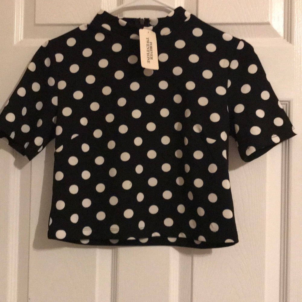 Black & White polka dot knit shirt/top 🖤