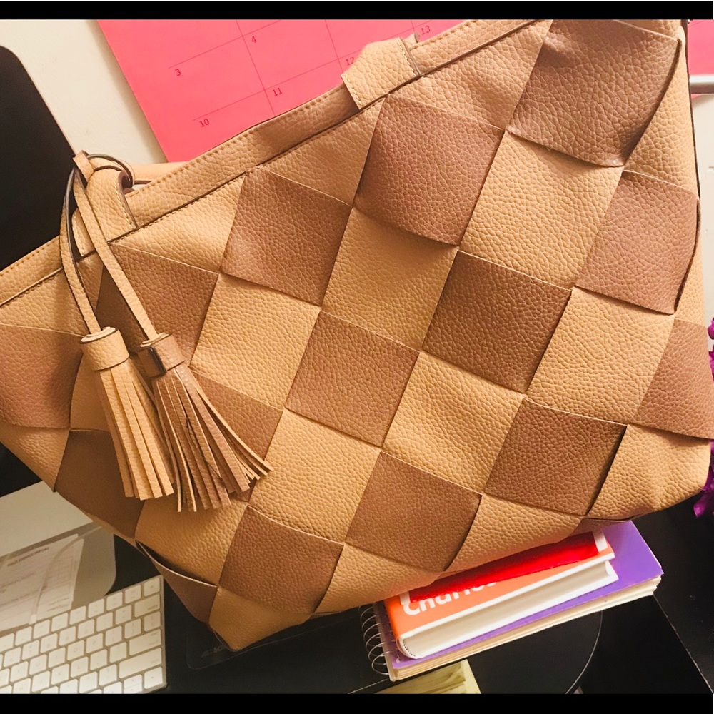 Our Tan Colored Diamond 💎 Tote Bag!