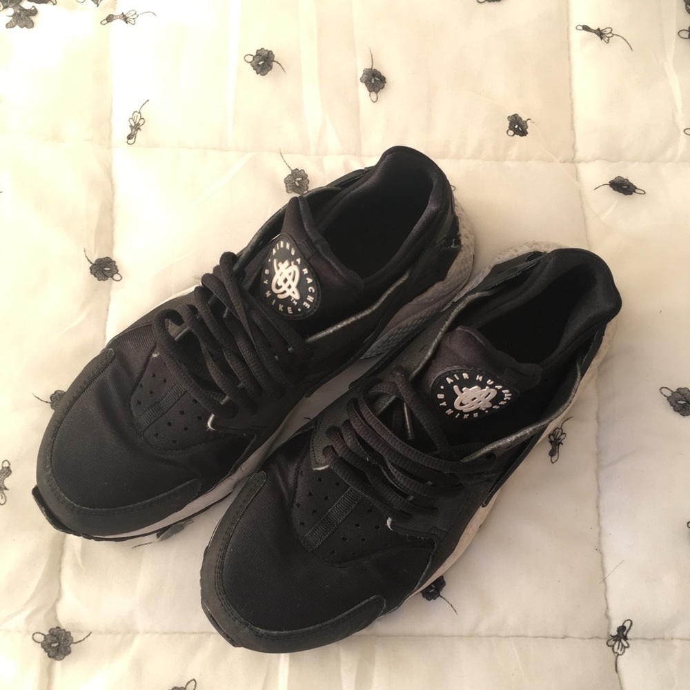 Nike Huarache in black and white