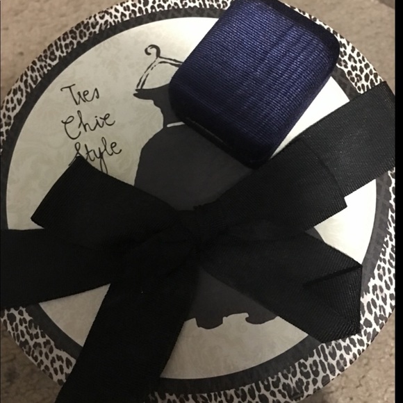 EARRINGS ZIRCONIAN  IN GIFT BOX  9 pcs - Picture 4 of 4