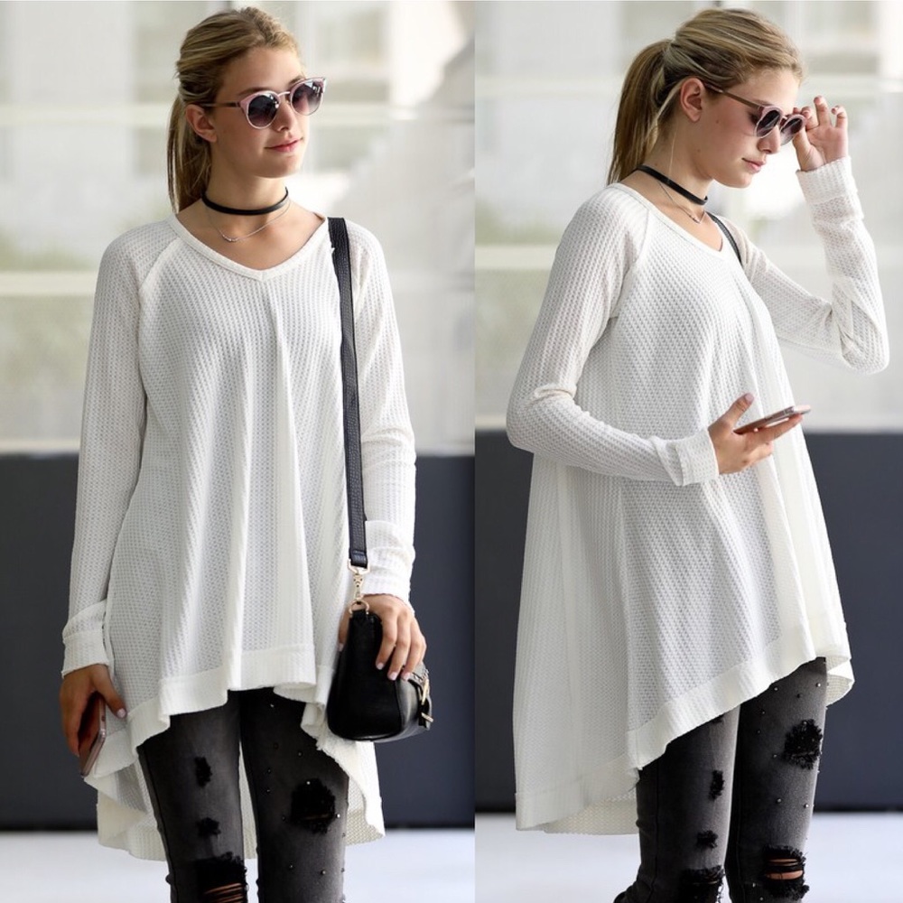 High Low Loose Fit V-Neck Top - Picture 2 of 2