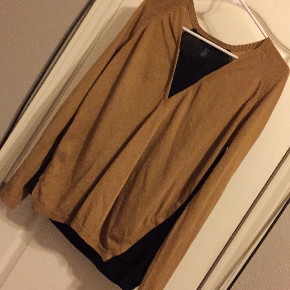 Kenneth Cole V-Neck. Super comfy!