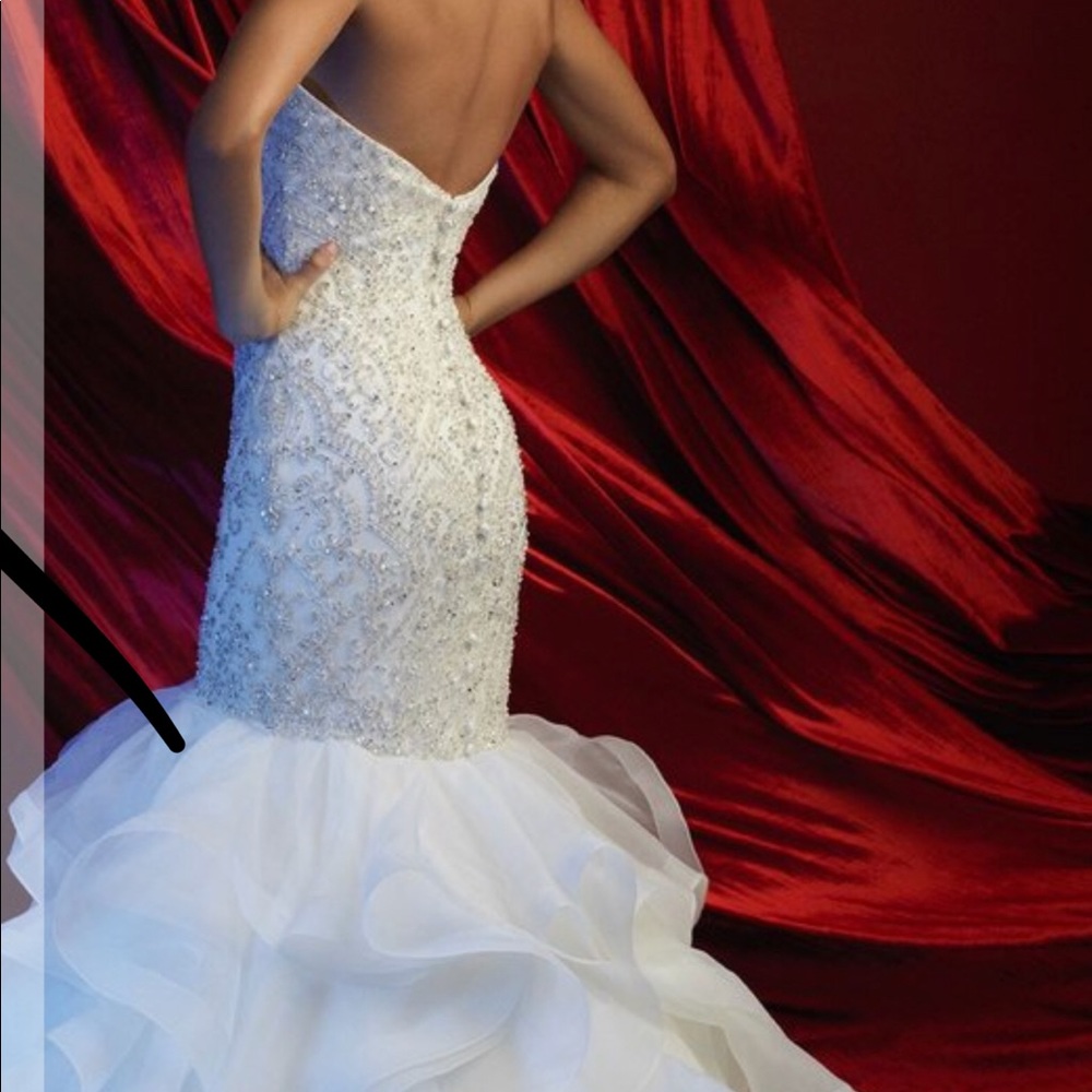 Stunning Allure couture C367 Ivory wedding gown!
