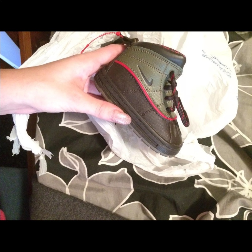 Infant Nike acg boots