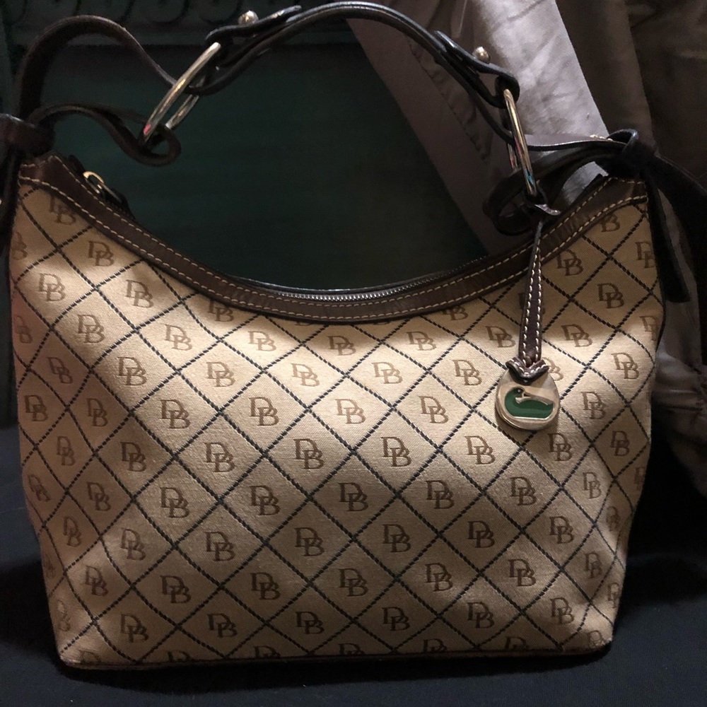 Dooney & Bourke médium purse