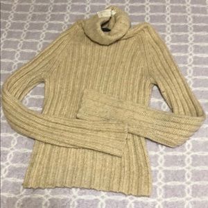 Turtle neck sweater