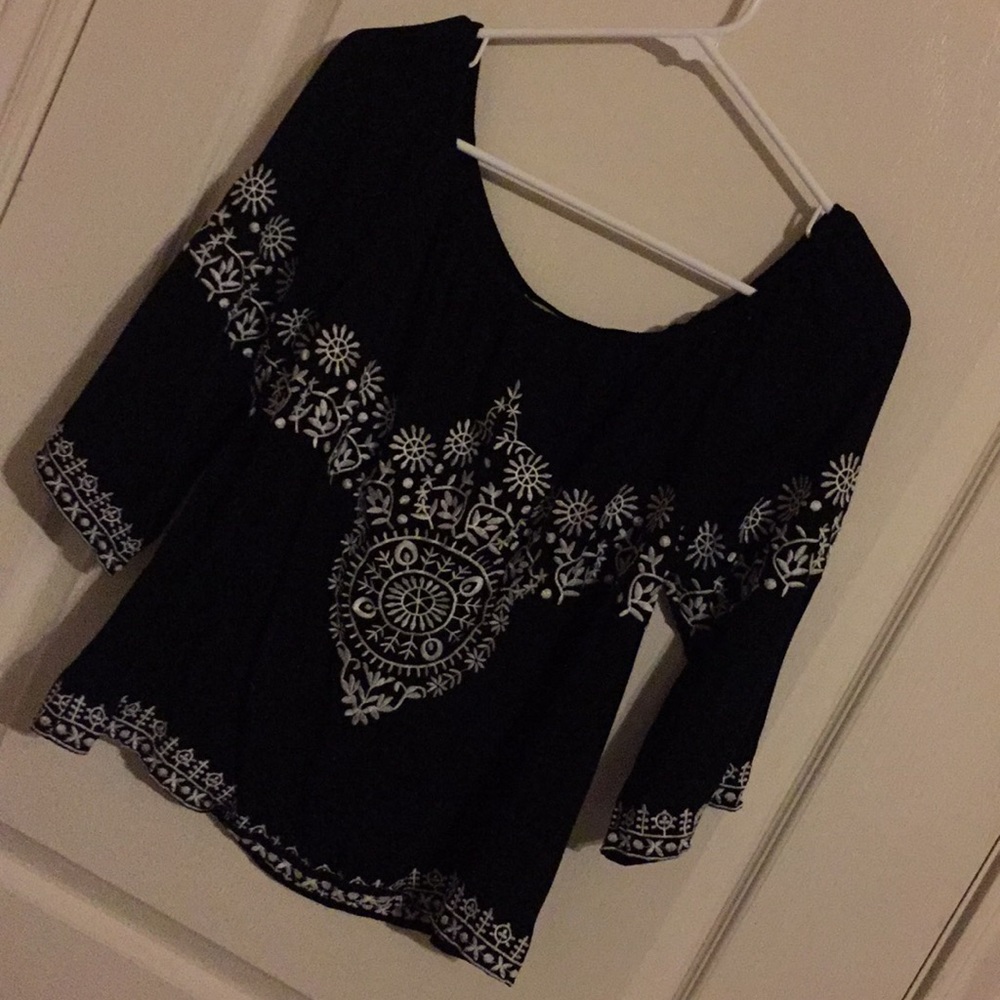 Gianni Bini over shoulder blouse