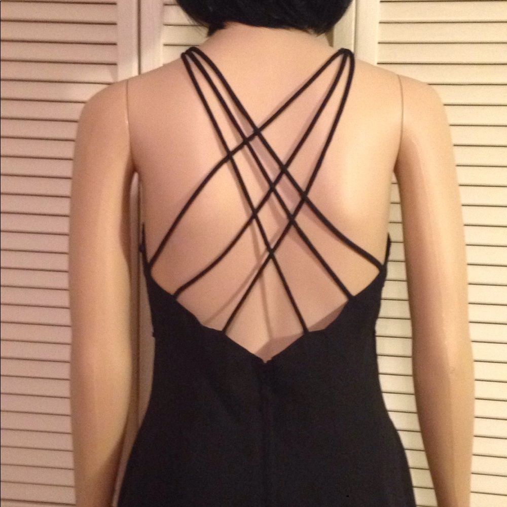 Black dress - Picture 3 of 4